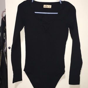 hollister V neck criss cross body suit